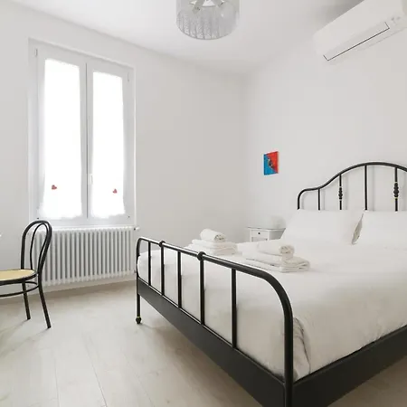 Housmart Vicolo Bolognetti 아파트